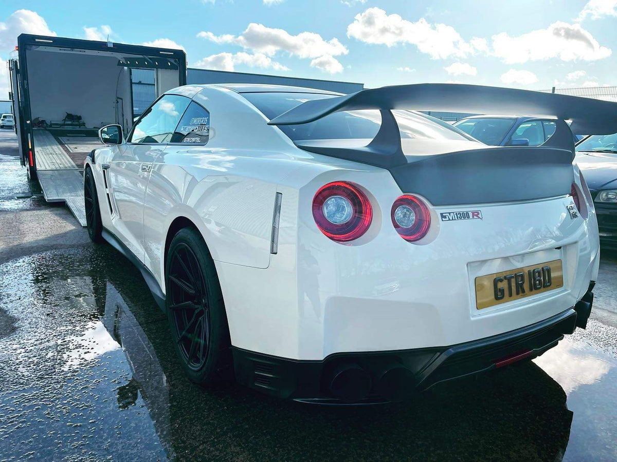 Tuned Nissan GTR with some 4D gel plates – Delta Plates