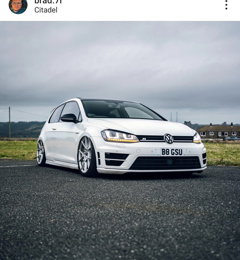 VW Golf R with some short 3D gel plates